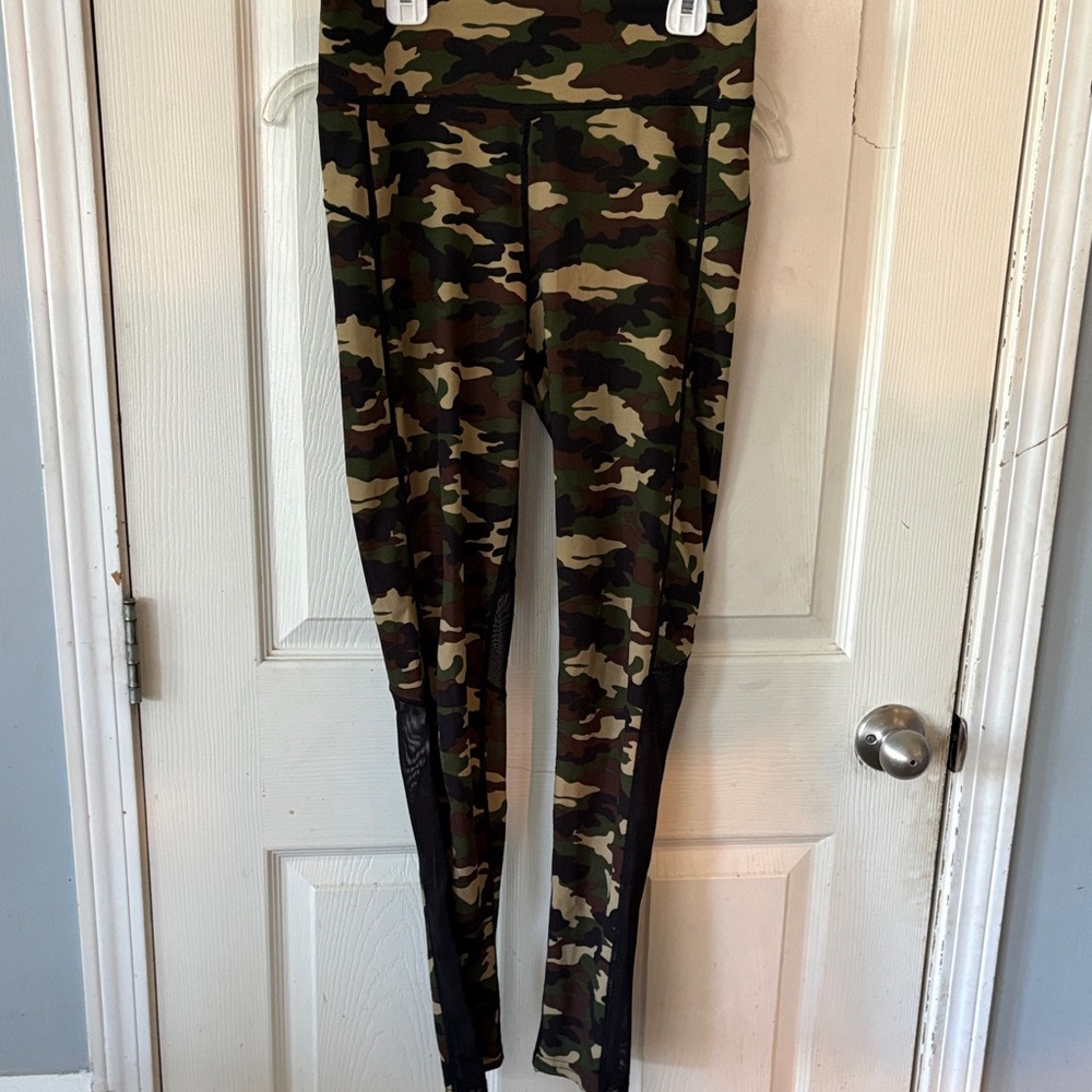 Camo workout leggings. Size L/XL